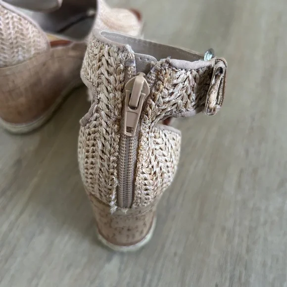 Spring Wedges - Picture 5 of 6